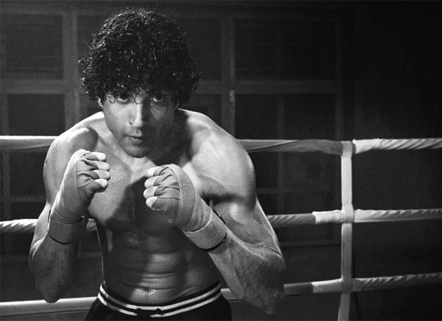 Farhan Akhtar is all set to pack a punch; shares new still from Toofan