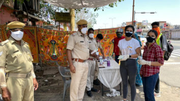 Aakanksha Singh steps out to offer buttermilk and water to cops in Jaipur