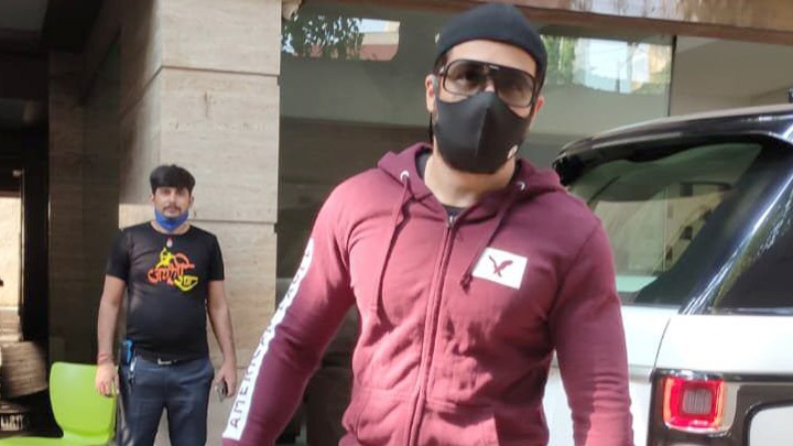 Emraan Hashmi spotted at a private gym in Bandra