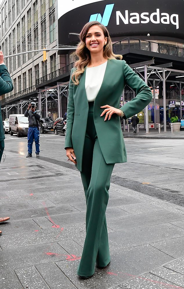 Jessica Alba dons emerald green pantsuit; her company Honest Co. valued near $2 billion in market debut