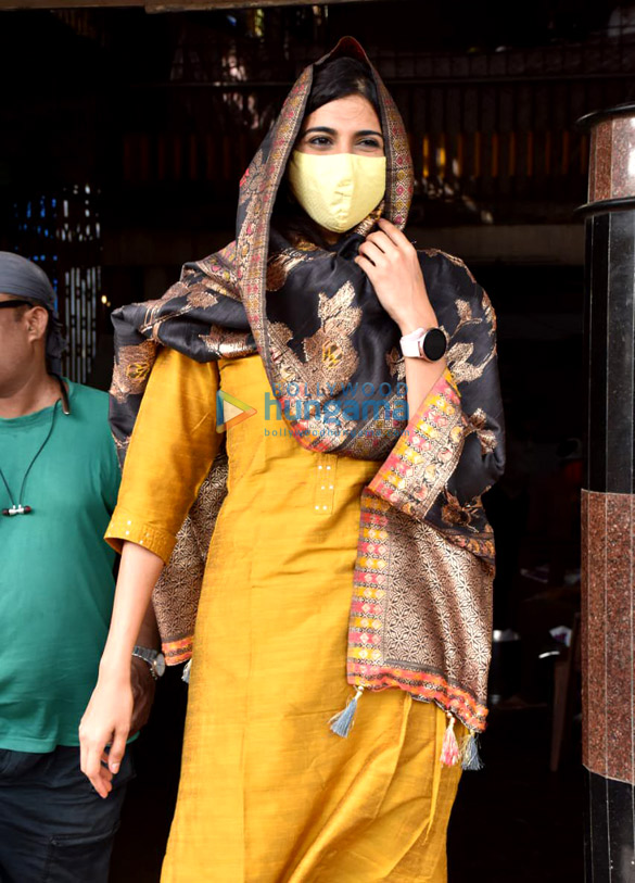 photos aahana kumra snapped at a gurdwara in versova 2