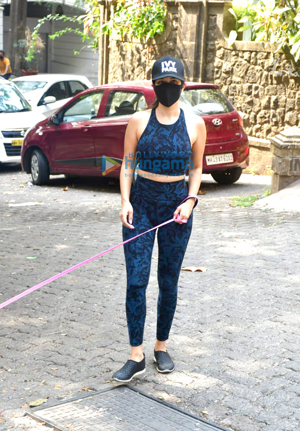 photos aisha sharma and sophie choudry spotted in bandra 2 2