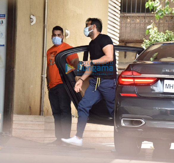 photos ajay devgn snapped in juhu 4 2