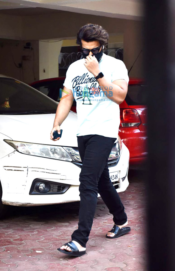 photos arjun kapoor snapped in juhu 1 3