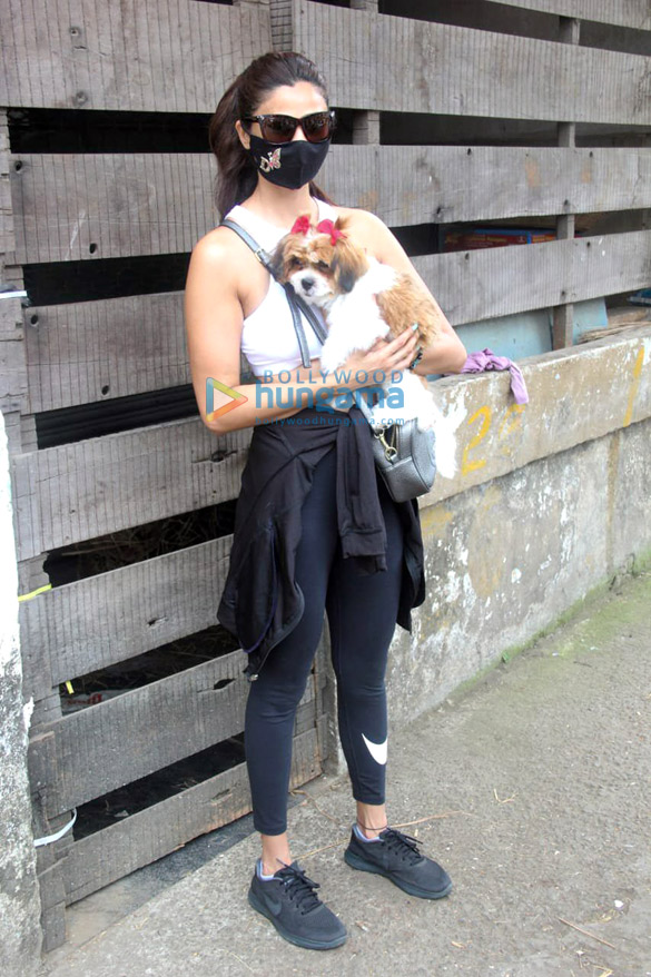 photos daisy shah spotted at a pet clinic in bandra 5