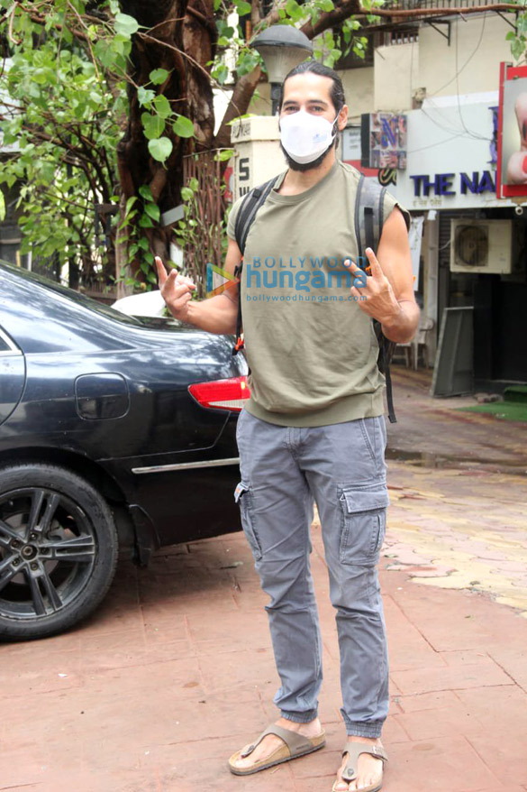 photos dino morea spotted in bandra 2