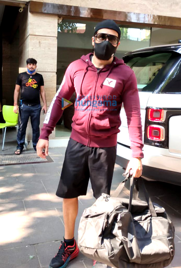 photos emraan hashmi spotted at bandra 3