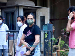 Photos: Esha Deol spotted at Dadar vaccination centre with husband Bharat Takhtani