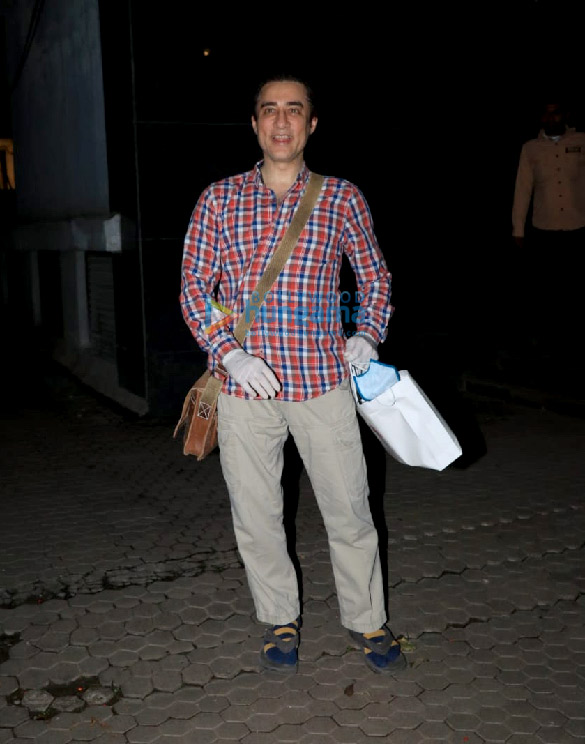 photos faisal khan snapped at a clinic in bandra 1