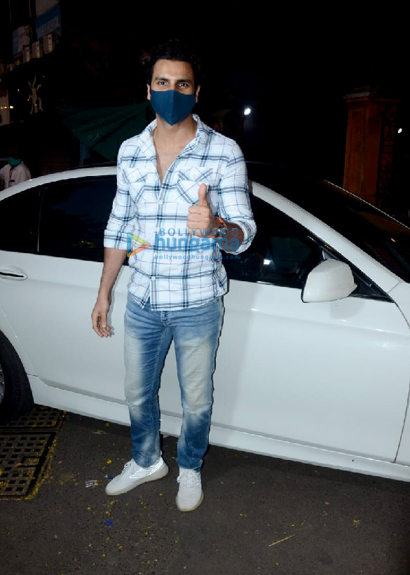 photos gauahar khan and vivek dhaiya snapped at lokhandwala market 2
