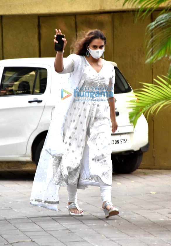 photos huma qureshi spotted outside her building on eid 4