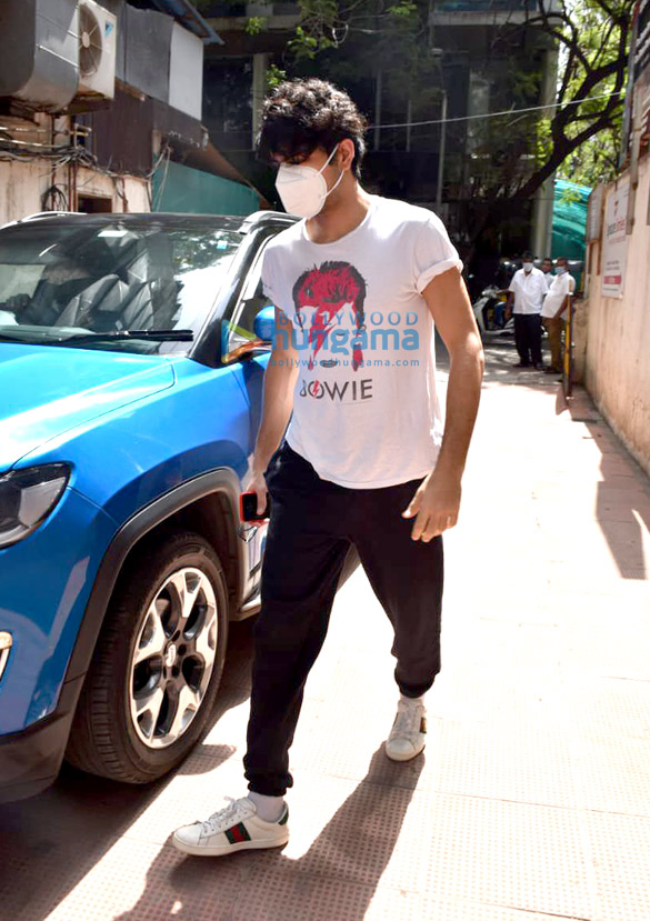 photos ibrahim ali khan spotted at a clinic in bandra 2