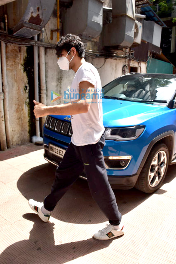 photos ibrahim ali khan spotted at a clinic in bandra 4