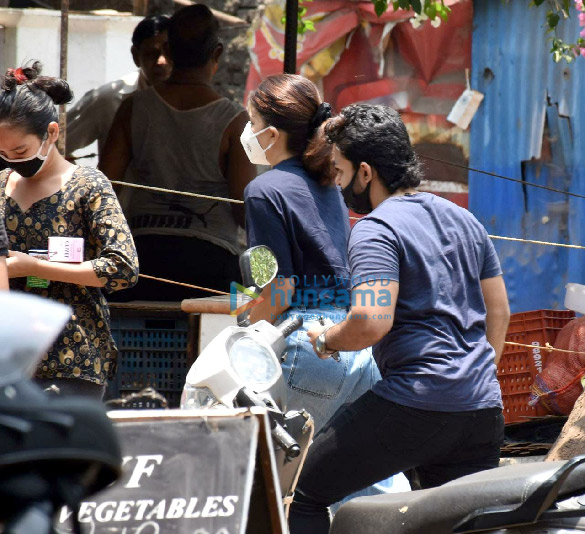 photos jacqueline fernandez snapped at clinic in versova 3