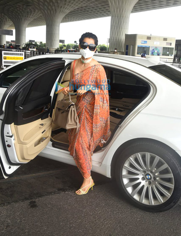 photos kangana ranaut and krishna shroff snapped at the airport 7