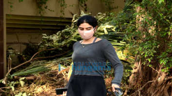 Photos: Khushi Kapoor snapped with her pet in Lokhandwala
