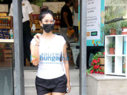 Photos: Kim Sharma spotted outside Foodhall in Santacruz