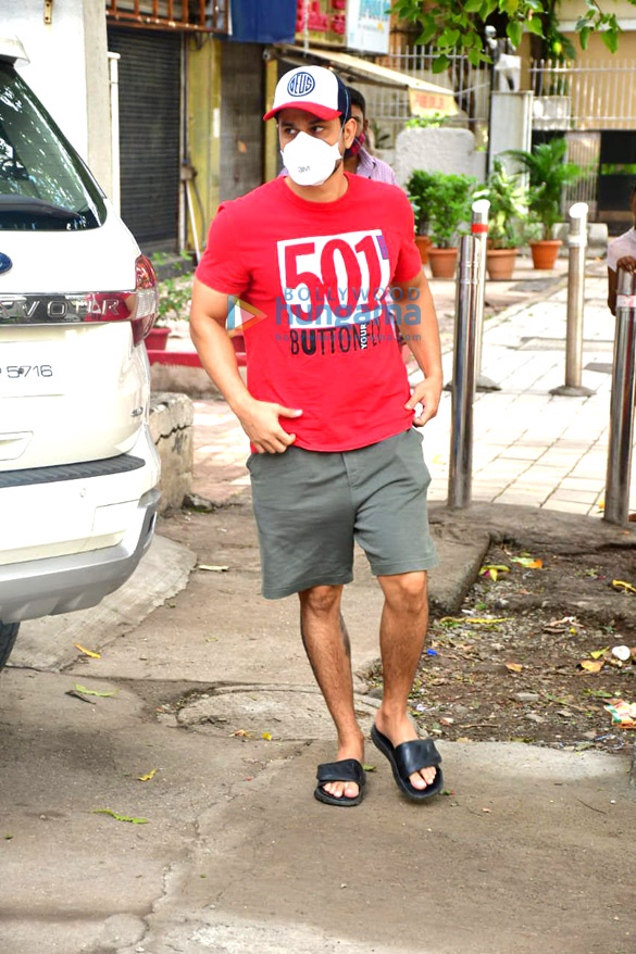 photos kunal kemmu spotted at food hall 3