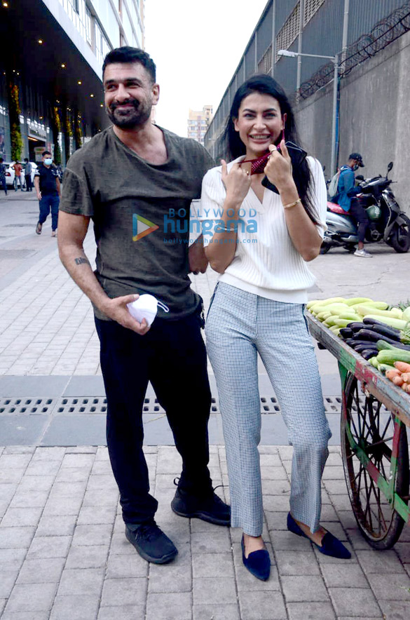 Photos: Pavitra Punia and Eijaz Khan snapped at a vegetable market