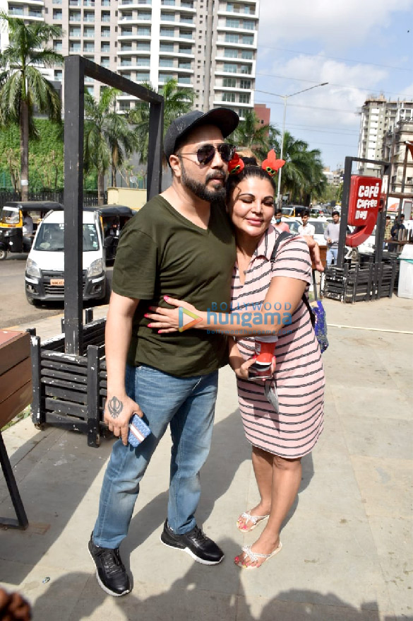photos rakhi sawant and mika singh snapped in andheri 3