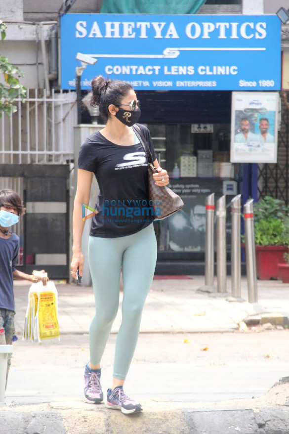 photos rakul preet singh spotted at foodhall in santacruz 1