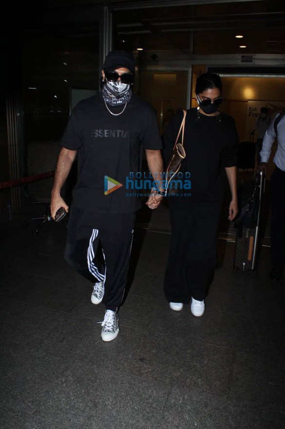 photos ranveer singh and deepika padukone snapped at the airport 5