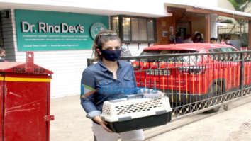 Photos: Raveena Tandon spotted at a pet clinic in Khar