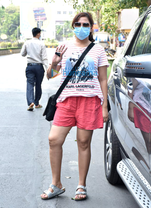 Photos: Richa Chadda snapped in Juhu Photos: Richa Chadda snapped in Juhu
