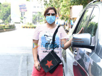 Photos: Richa Chadda snapped in Juhu