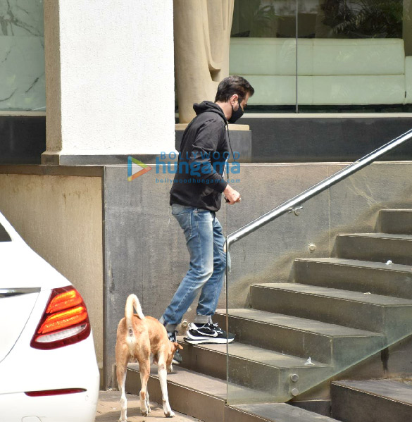 photos sanjay kapoor and jahan kapoor snapped in juhu 2