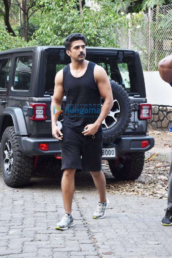 photos saqib saleem and abhimanyu dassani snapped in juhu 2