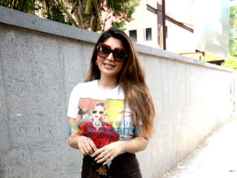 Photos: Shama Sikander spotted outside her building