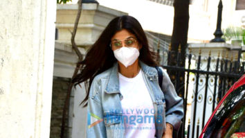 Photos: Shilpa Shetty spotted at clinic in Khar