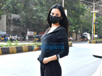 Photos: Sonal Chauhan snapped in Juhu
