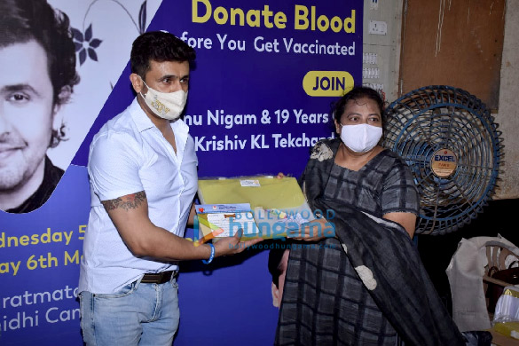 photos sonu nigam snapped at blood donation camp in juhu 2