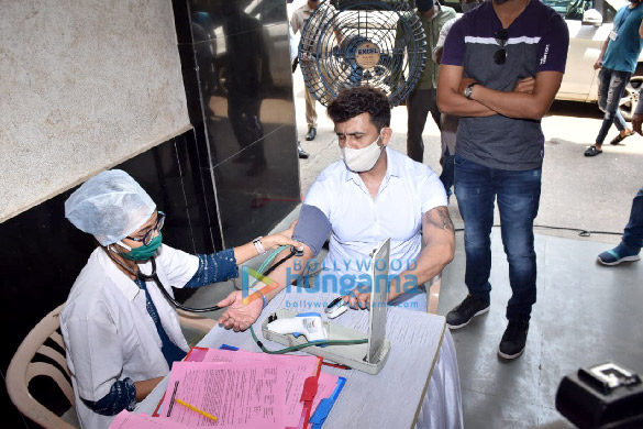 photos sonu nigam snapped at blood donation camp in juhu 5