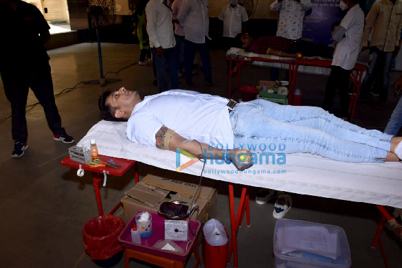 photos sonu nigam snapped at blood donation camp in juhu 6