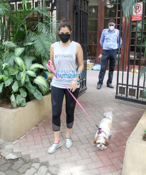 photos sophie choudry and aisha sharma spotted in bandra 1