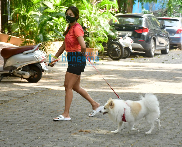 photos sophie choudry and malaika arora spotted during their morning walk 4