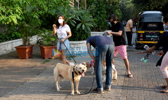 photos sophie choudry spotted in bandra 2 5