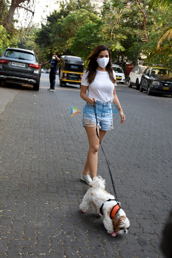 photos sophie choudry spotted in bandra 4 4