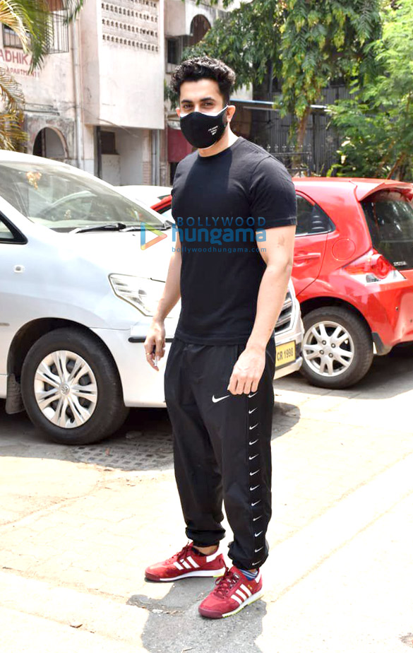 photos sunny singh nijjar spotted at a clinic in juhu 1