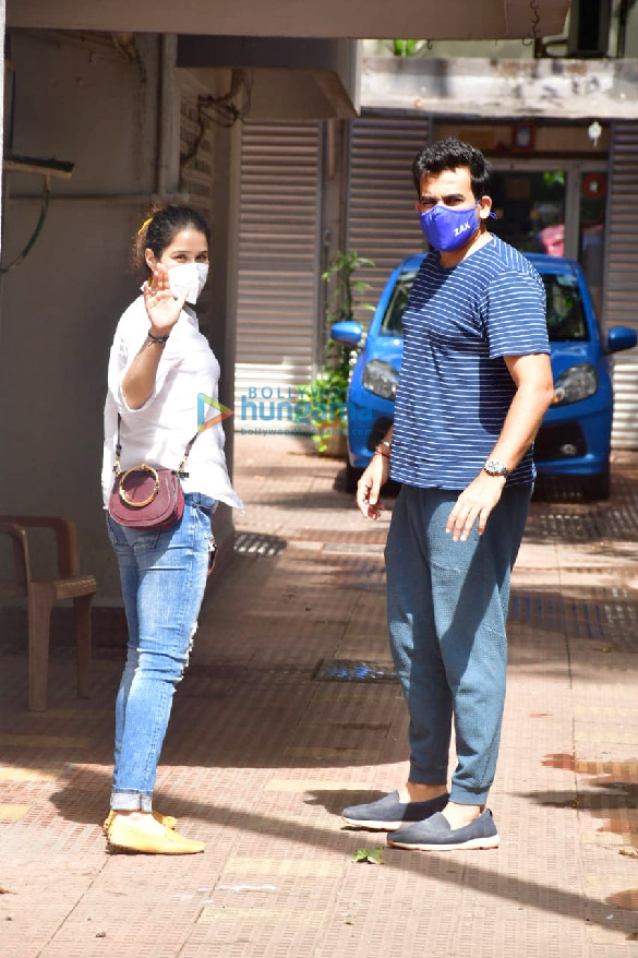photos zaheer khan and sagarika ghatge spotted in bandra 3