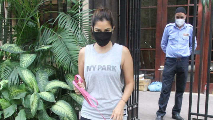 Sophie Choudry spotted at her residence