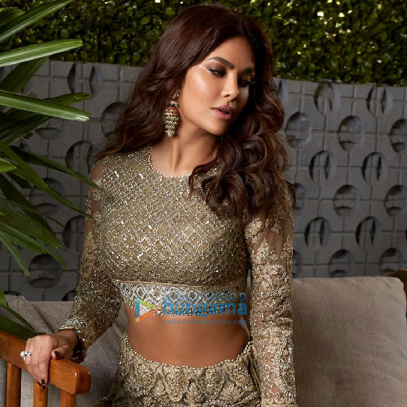 esha gupta 112