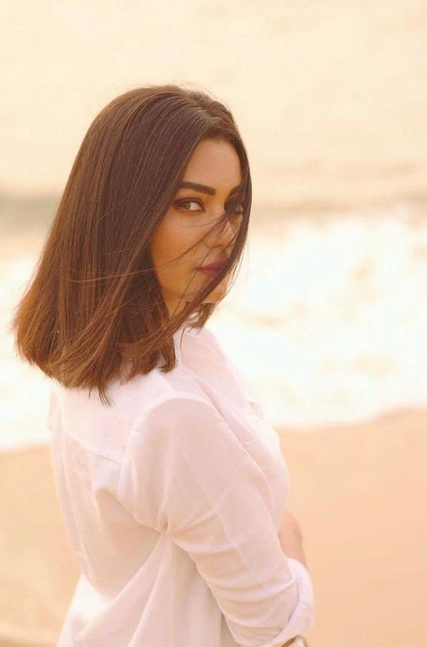 Khatron Ke Khiladi 11: Sana Makbul reminisces beach days in Cape Town in white shirt and denim shorts Khatron Ke Khiladi 11: Sana Makbul reminisces beach days in Cape Town in white shirt and denim shorts