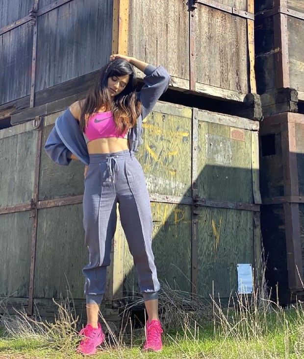Khatron Ke Khiladi 11: Shweta Tiwari flaunts her abs; dons blue joggers and pink sports bra Khatron Ke Khiladi 11: Shweta Tiwari flaunts her abs; dons blue joggers and pink sports bra