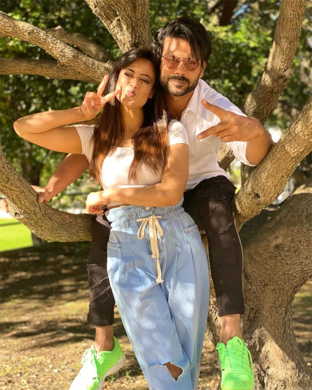 Khatron Ke Khiladi 11: Shweta Tiwari strikes a pose with 'Babua' Vishal Aditya Singh in Cape Town