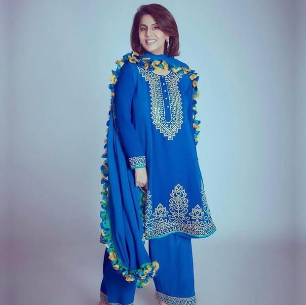 Neetu Kapoor dons deep blue outfit with contemporary twist by Abu Jani Sandeep Khosla on Super Dancer - Chapter 4