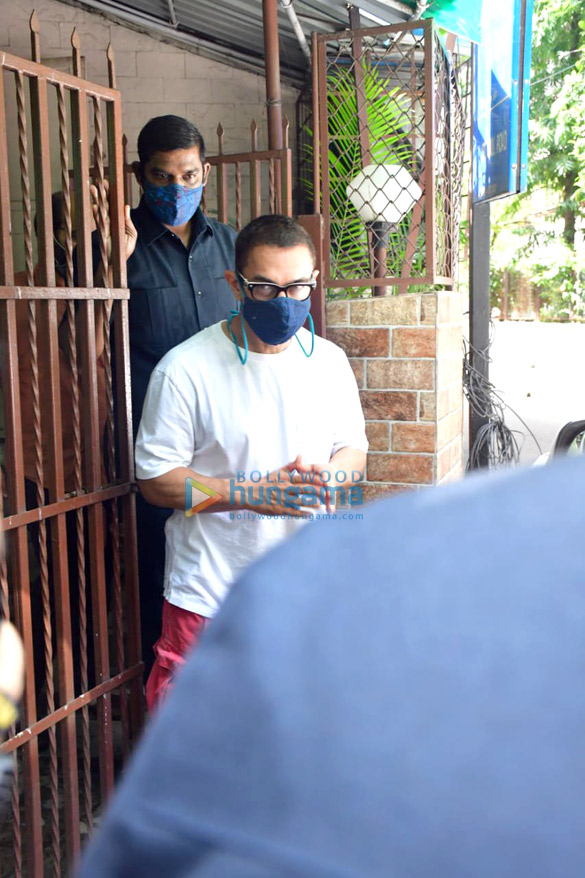 photos aamir khan spotted at a dubbing studio 3